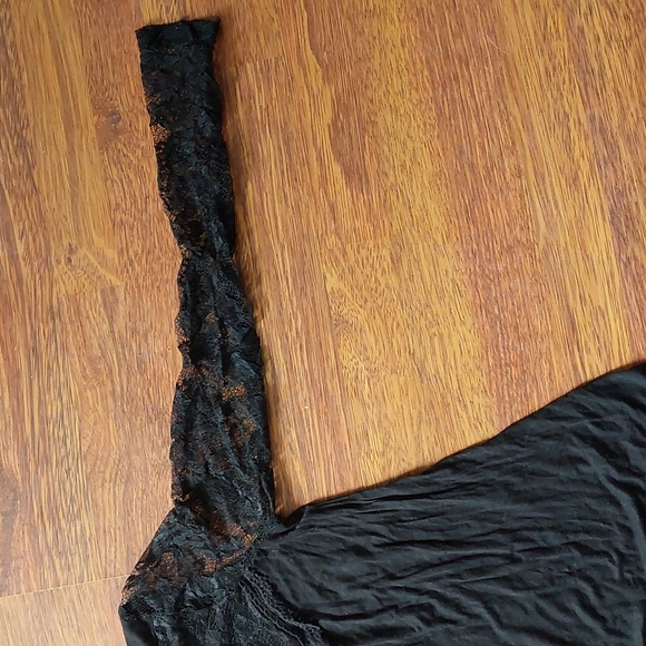 Lacy top - Picture 3 of 7